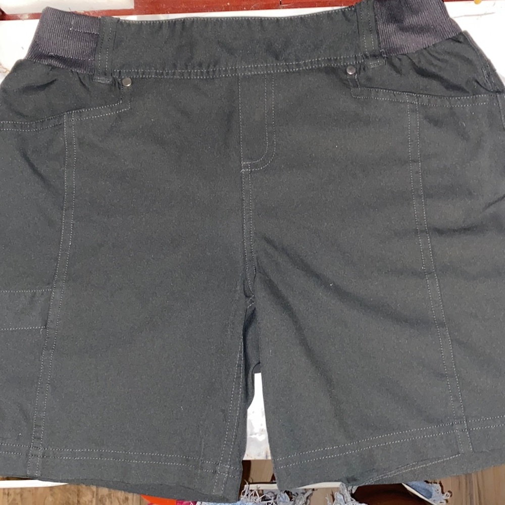 Gray Stretch waist shorts